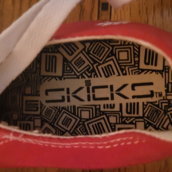 SKICKS Cincinnati Bearcats Low Top Womens Shoes Sneakers Size 7 - Picture 5 of 9